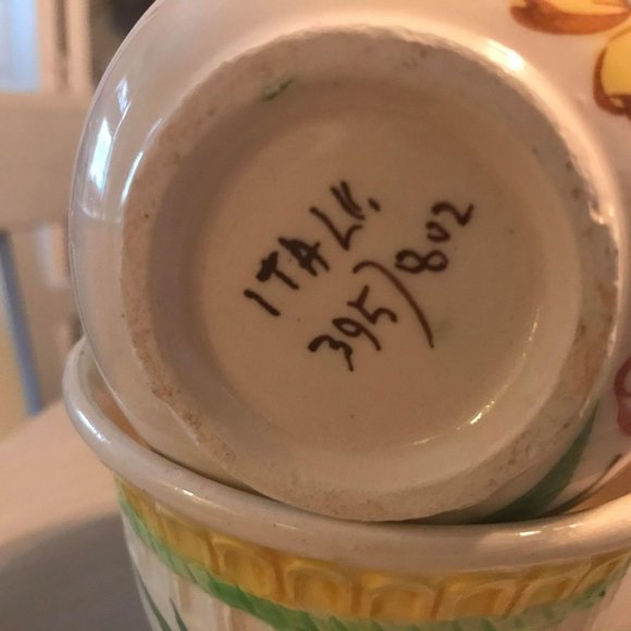 Two Mid Century Italian Pottery Coffee Cups - Picture 4 of 4